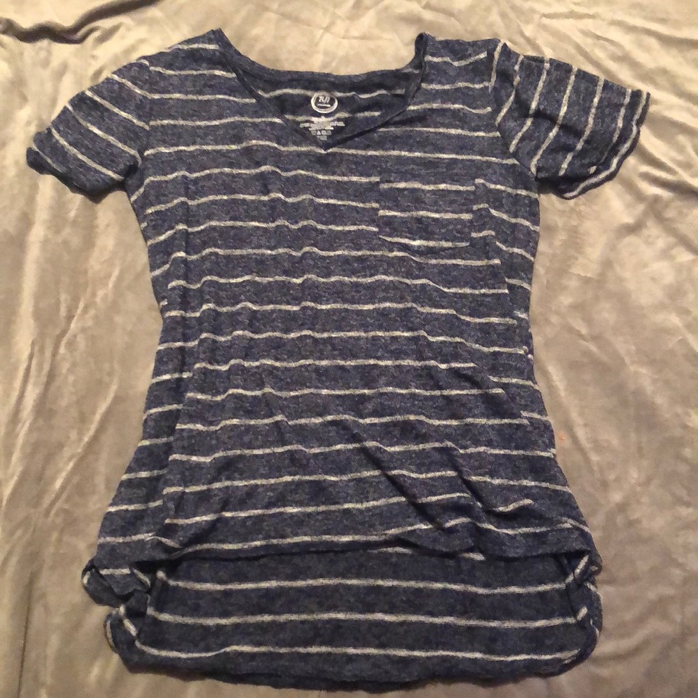 Comfortable Blue and white striped t-shirt